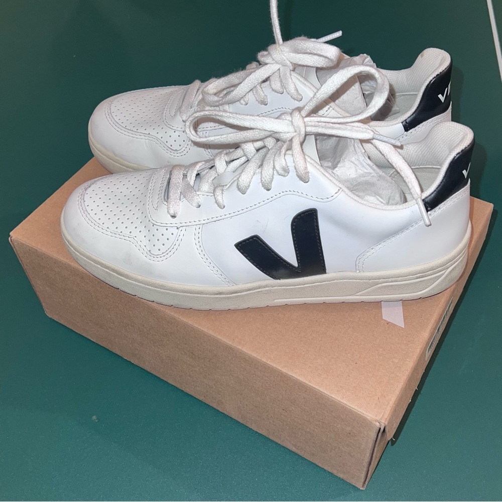 VEJA V-10 LEATHER SNEAKERS Extra-White_Black Size EU 40 / US(W) 9 (unisex)